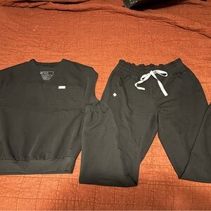 Figs Black Scrub Set